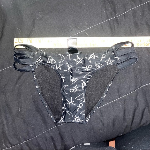 Midnight hour hot topic witch Black White Graphic Bikini Bottom size xs - Picture 3 of 5